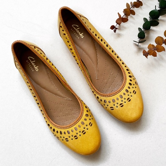 clarks flats yellow